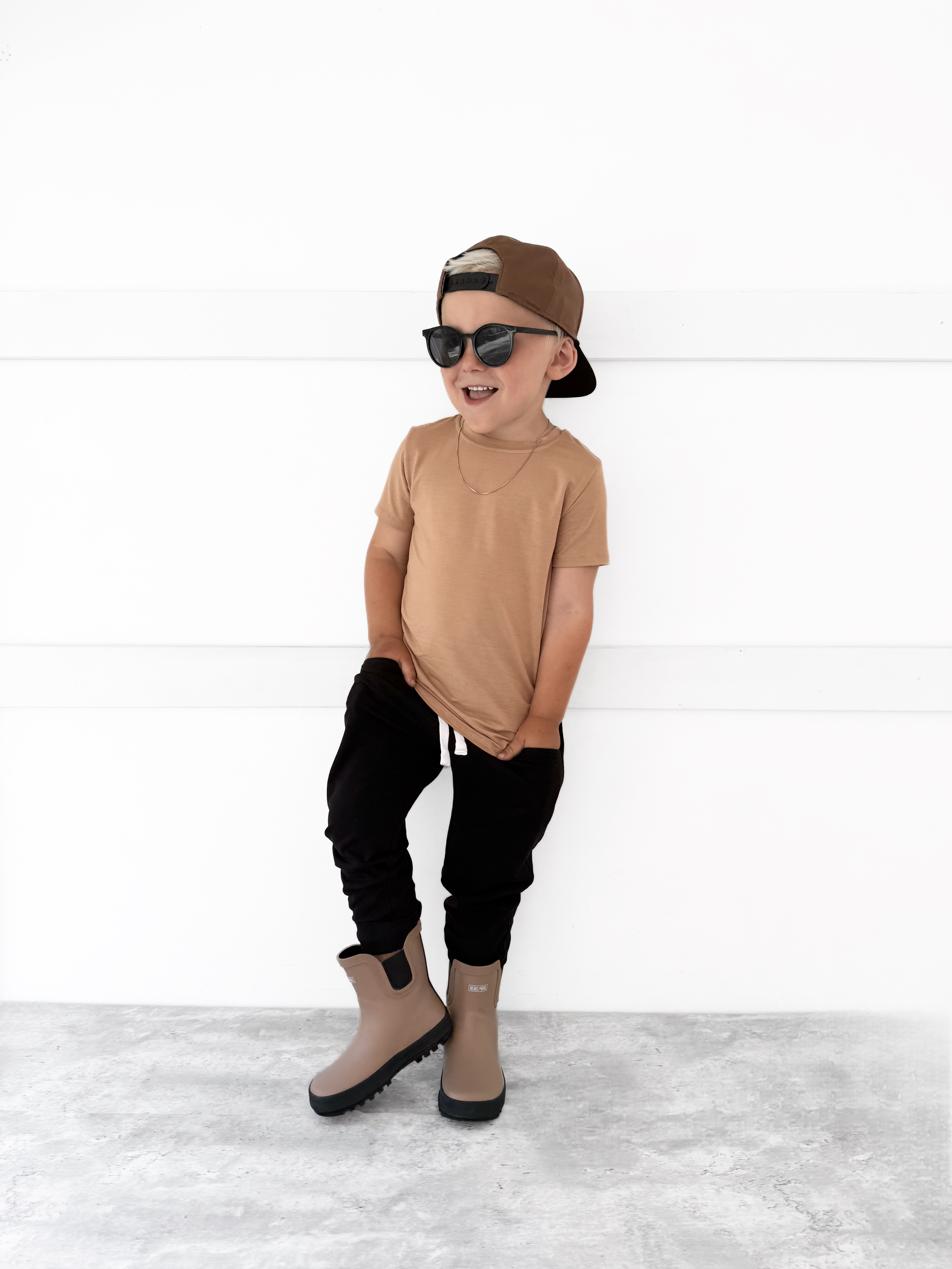 Classic Midi Rain Boot in Clay / Black