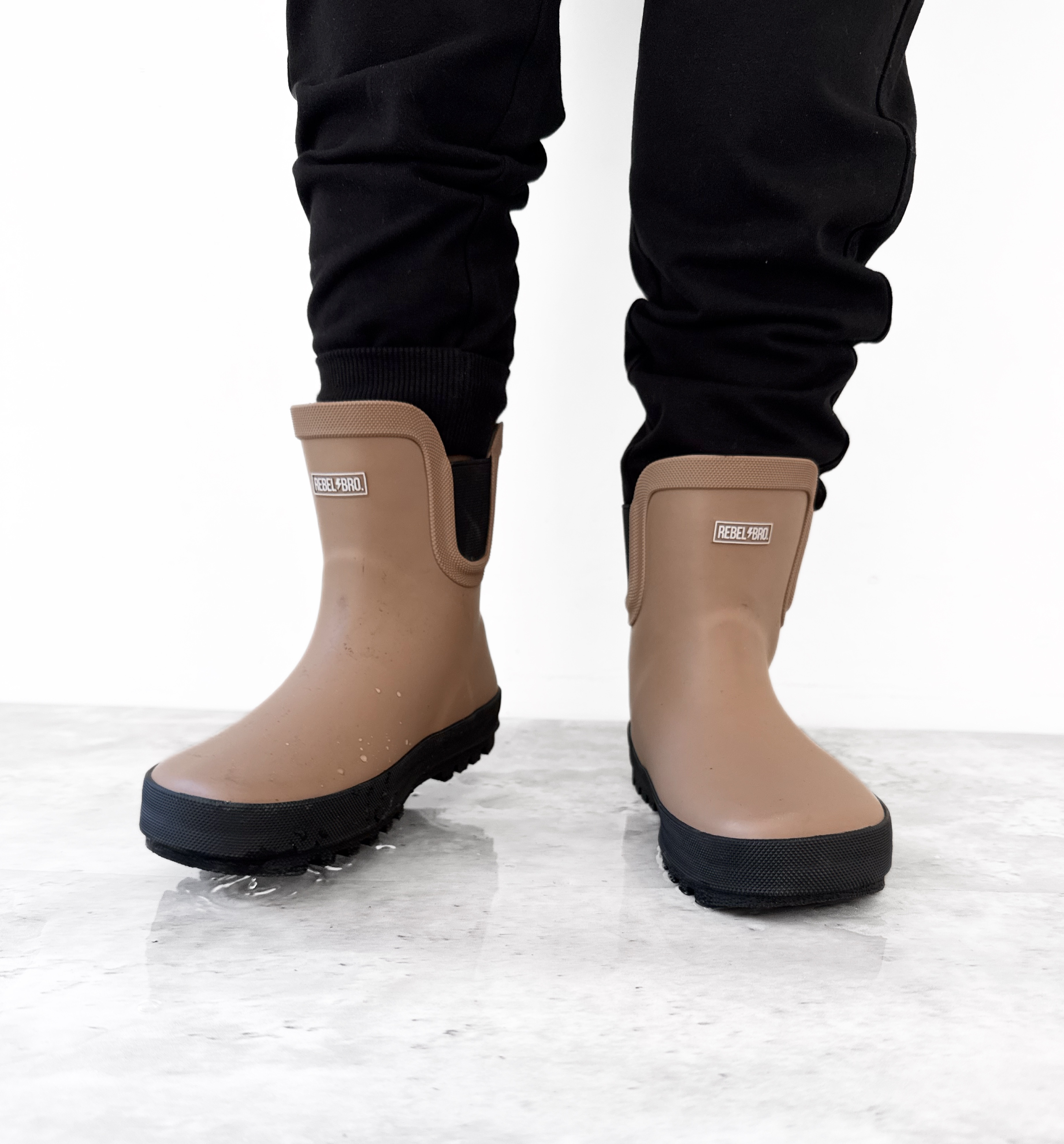 Classic Midi Rain Boot in Clay / Black