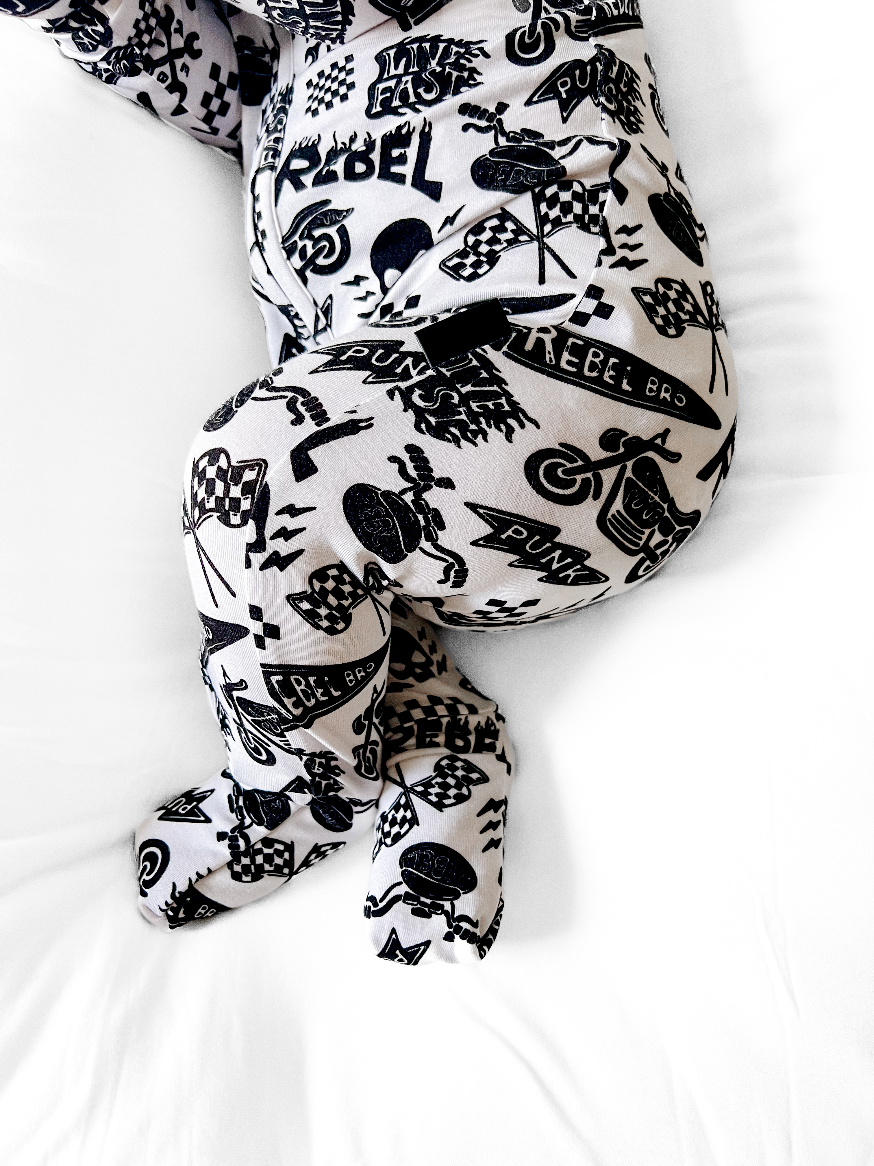 Bamboo Zippy Sleeper in Live Fast